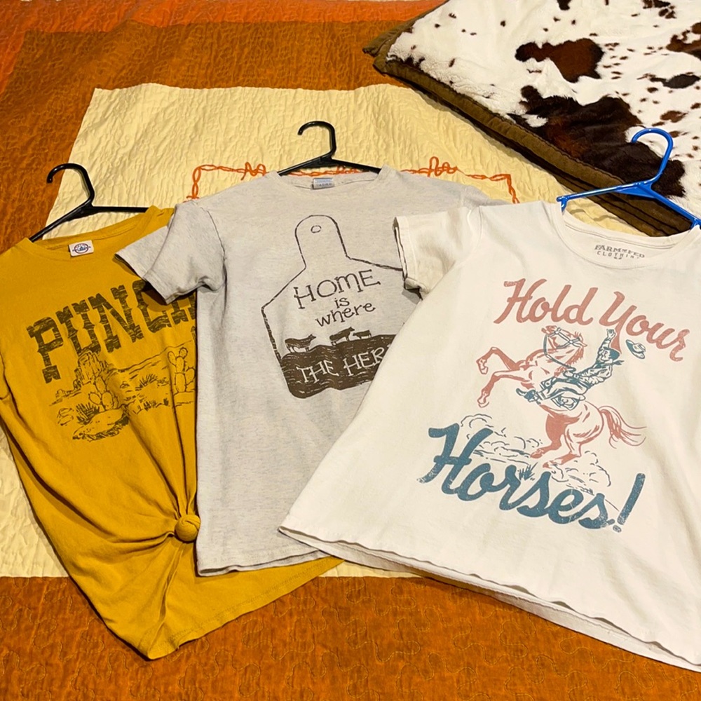 Graphic tee bundle